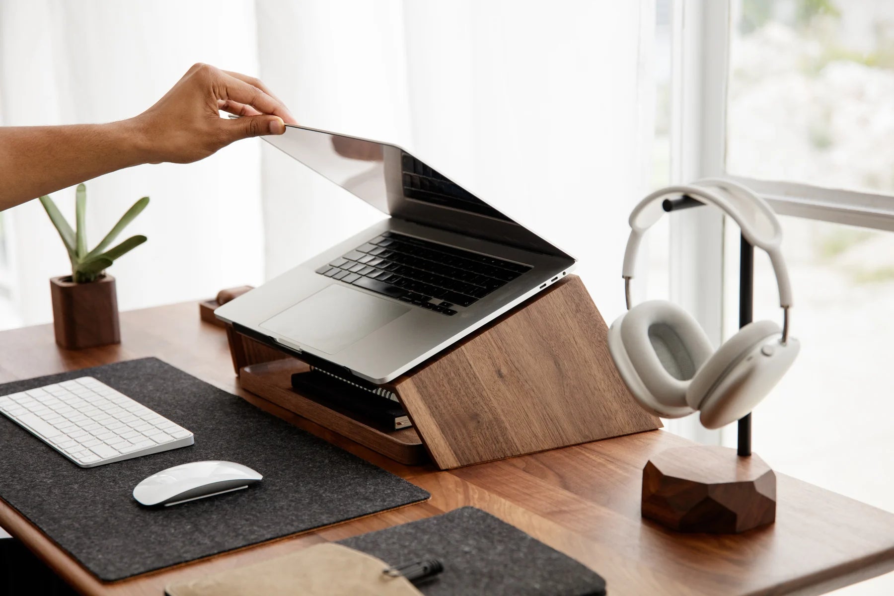 Laptop Stand Atlas Lifestyle Pte Ltd