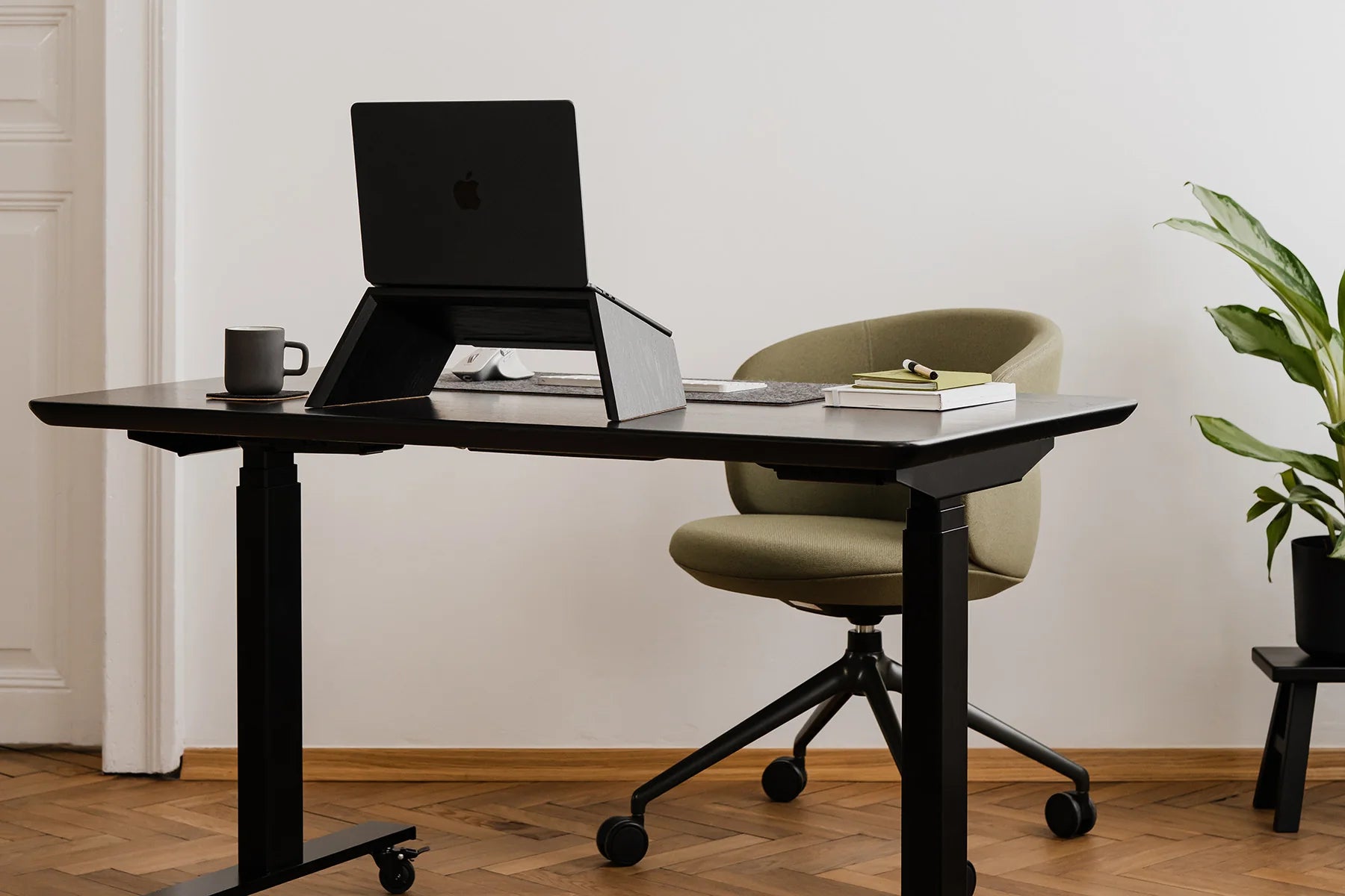 North American Solid Hardwood Laptop Stand Matte Black Oak 15 - 16"
